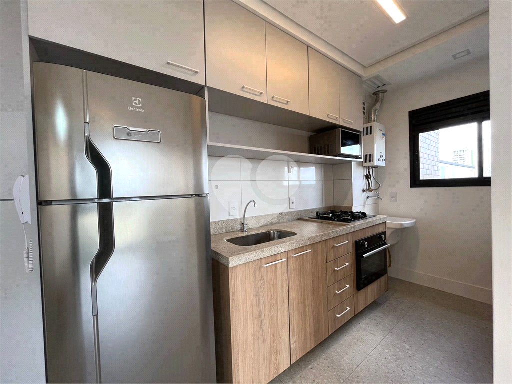 Apto de 43,1 mts² com 2 dorm, 1 sala, Varanda, Coz. e Área de Sv. e 1 Vaga 100 mts à pé Mt Pda Ingle