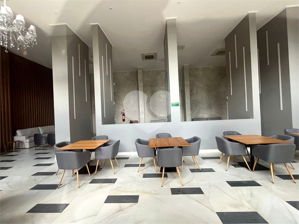 Apto de 43,1 mts² com 2 dorm, 1 sala, Varanda, Coz. e Área de Sv. e 1 Vaga 100 mts à pé Mt Pda Ingle