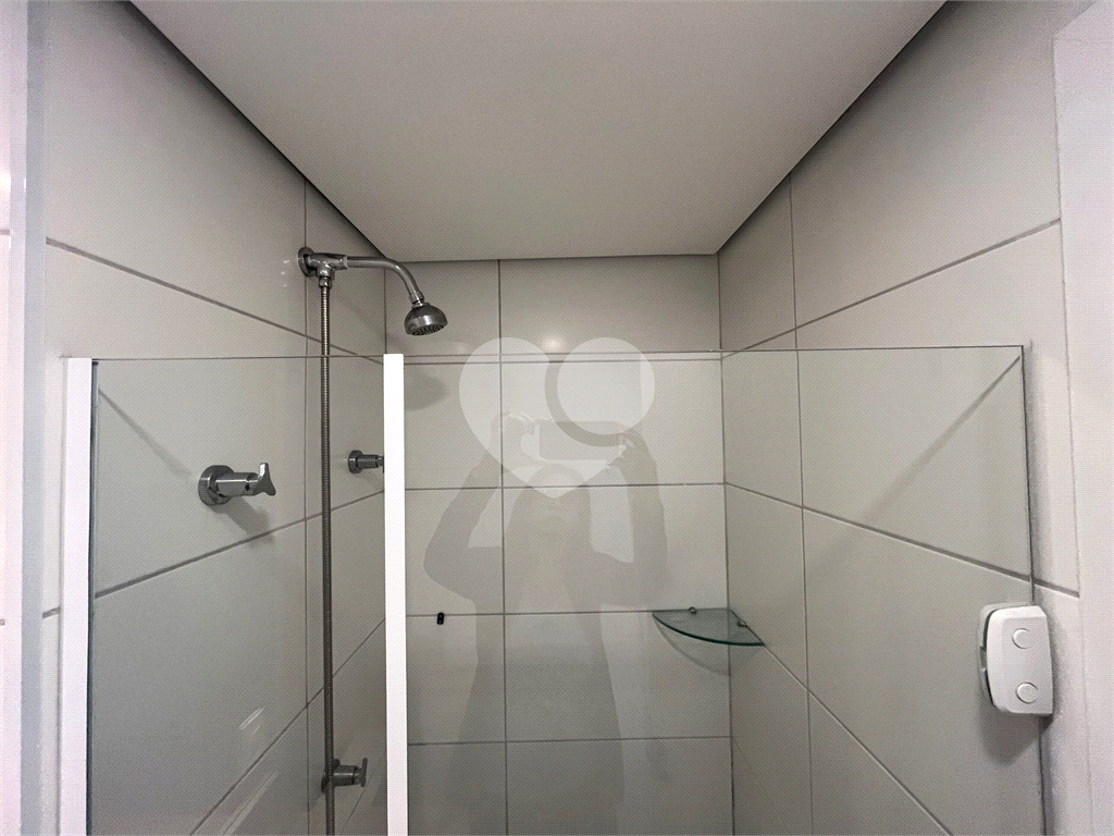 Apto de 43,1 mts² com 2 dorm, 1 sala, Varanda, Coz. e Área de Sv. e 1 Vaga 100 mts à pé Mt Pda Ingle