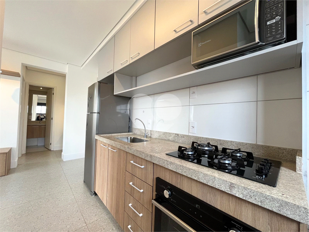 Apto de 43,1 mts² com 2 dorm, 1 sala, Varanda, Coz. e Área de Sv. e 1 Vaga 100 mts à pé Mt Pda Ingle