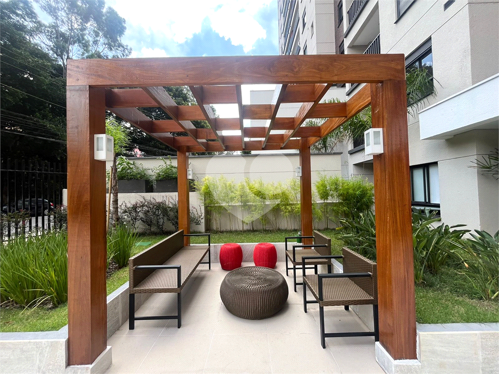 Apto de 43,1 mts² com 2 dorm, 1 sala, Varanda, Coz. e Área de Sv. e 1 Vaga 100 mts à pé Mt Pda Ingle