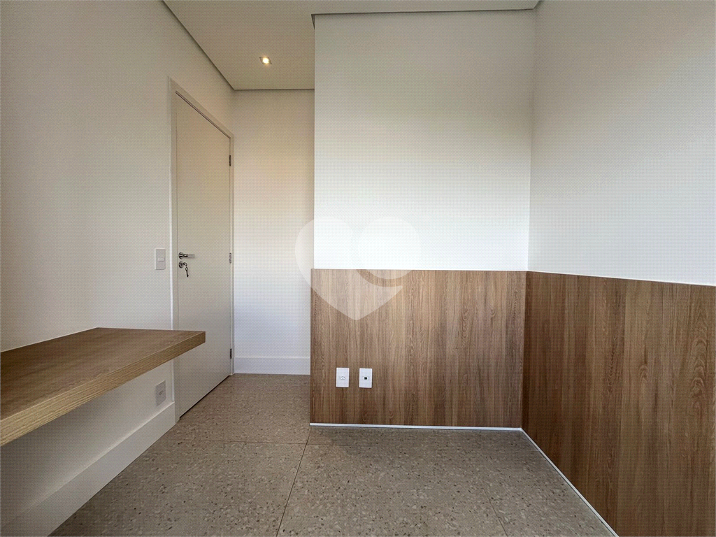 Apto de 43,1 mts² com 2 dorm, 1 sala, Varanda, Coz. e Área de Sv. e 1 Vaga 100 mts à pé Mt Pda Ingle