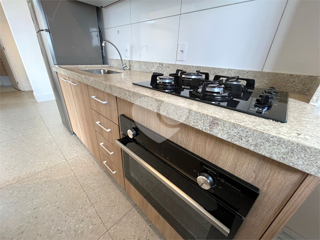 Apto de 43,1 mts² com 2 dorm, 1 sala, Varanda, Coz. e Área de Sv. e 1 Vaga 100 mts à pé Mt Pda Ingle