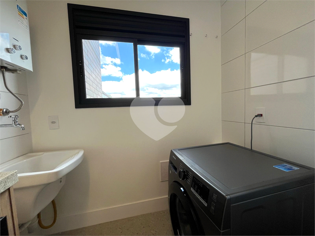 Apto de 43,1 mts² com 2 dorm, 1 sala, Varanda, Coz. e Área de Sv. e 1 Vaga 100 mts à pé Mt Pda Ingle