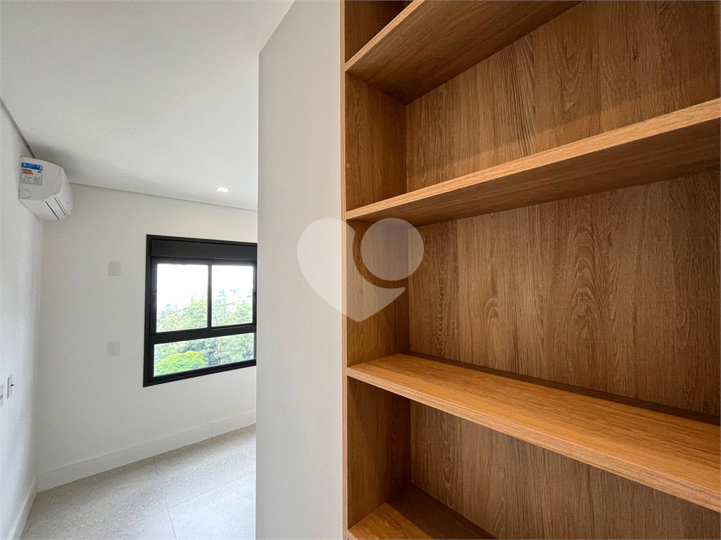 Apto de 43,1 mts² com 2 dorm, 1 sala, Varanda, Coz. e Área de Sv. e 1 Vaga 100 mts à pé Mt Pda Ingle