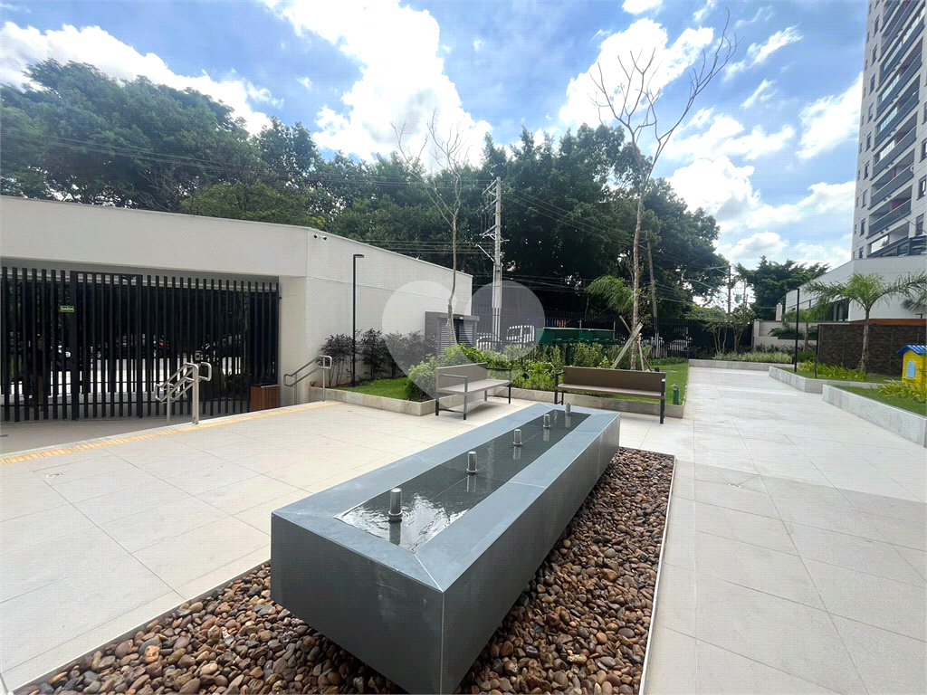 Apto de 43,1 mts² com 2 dorm, 1 sala, Varanda, Coz. e Área de Sv. e 1 Vaga 100 mts à pé Mt Pda Ingle