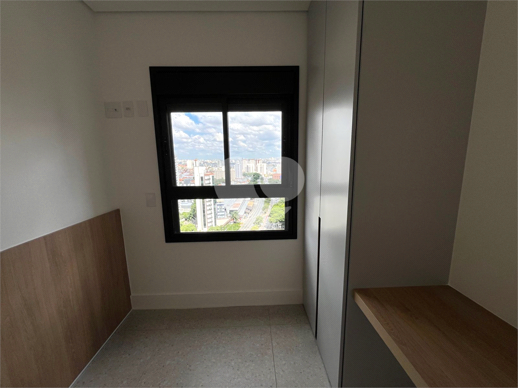 Apto de 43,1 mts² com 2 dorm, 1 sala, Varanda, Coz. e Área de Sv. e 1 Vaga 100 mts à pé Mt Pda Ingle