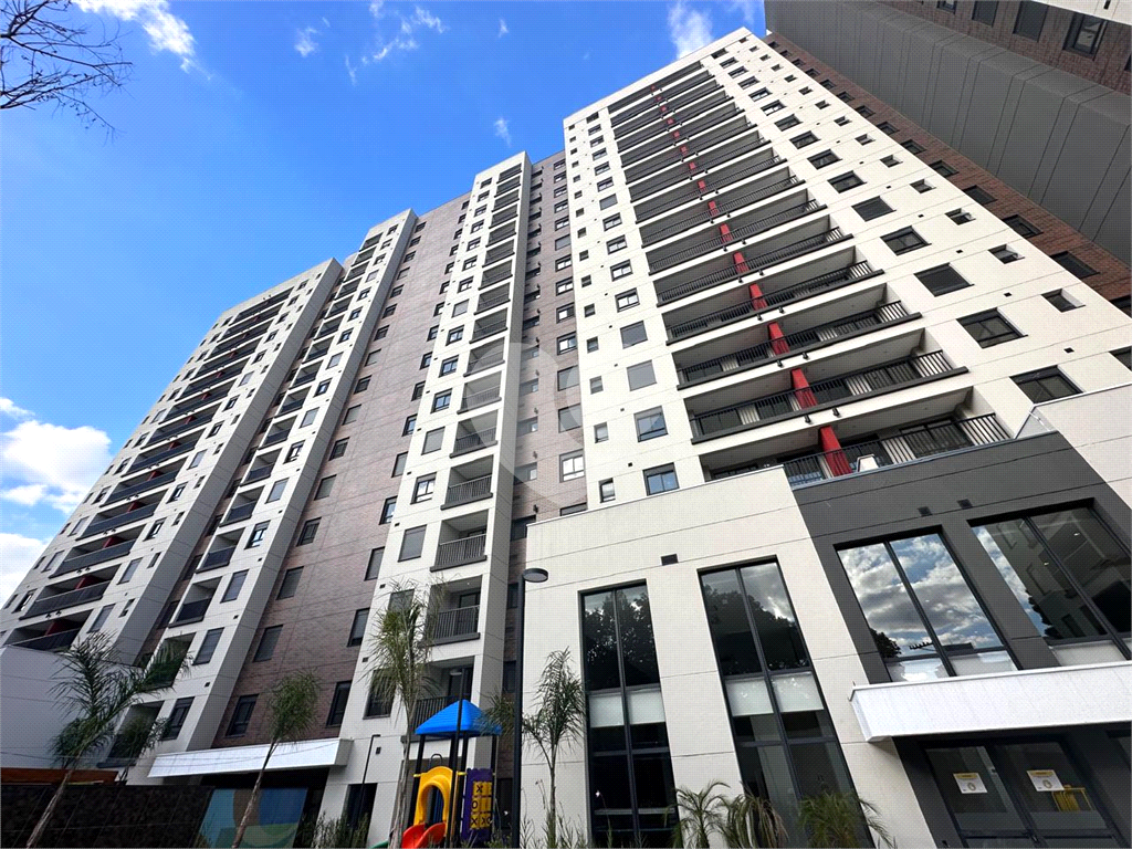 Apto de 43,1 mts² com 2 dorm, 1 sala, Varanda, Coz. e Área de Sv. e 1 Vaga 100 mts à pé Mt Pda Ingle