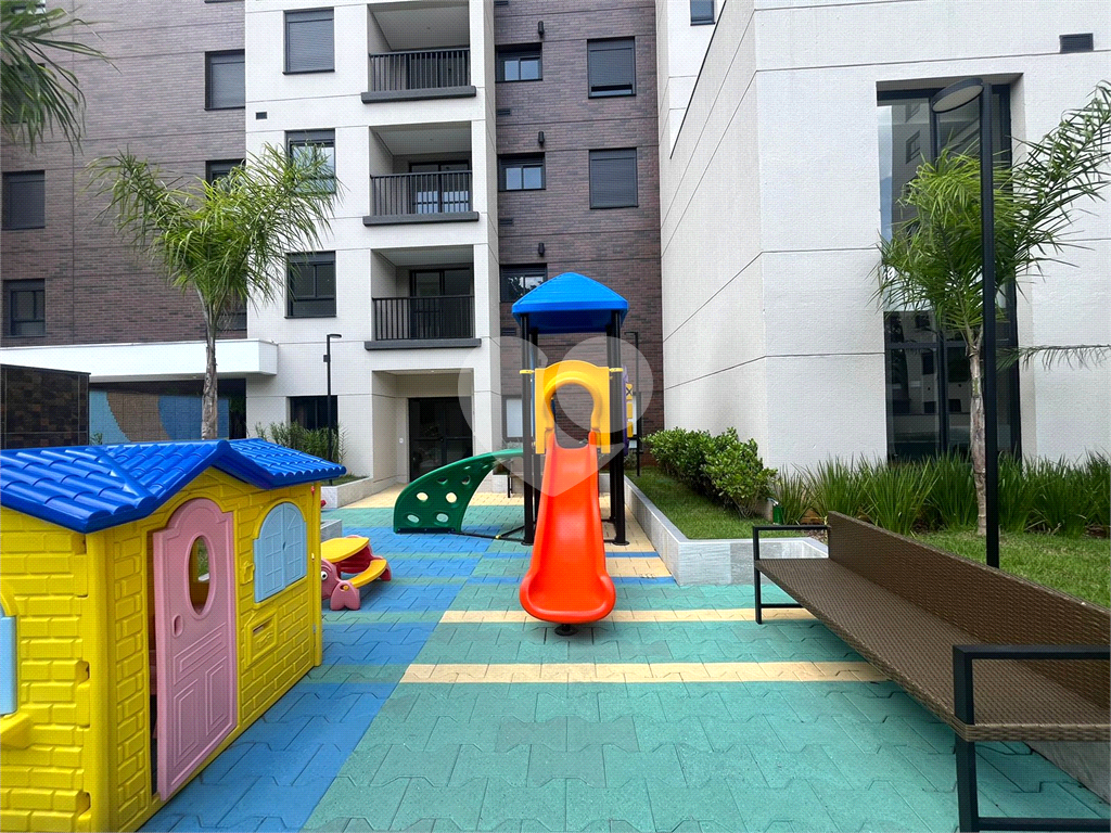 Apto de 43,1 mts² com 2 dorm, 1 sala, Varanda, Coz. e Área de Sv. e 1 Vaga 100 mts à pé Mt Pda Ingle