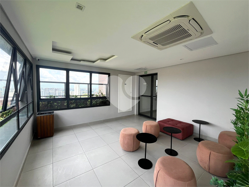 Apto de 43,1 mts² com 2 dorm, 1 sala, Varanda, Coz. e Área de Sv. e 1 Vaga 100 mts à pé Mt Pda Ingle