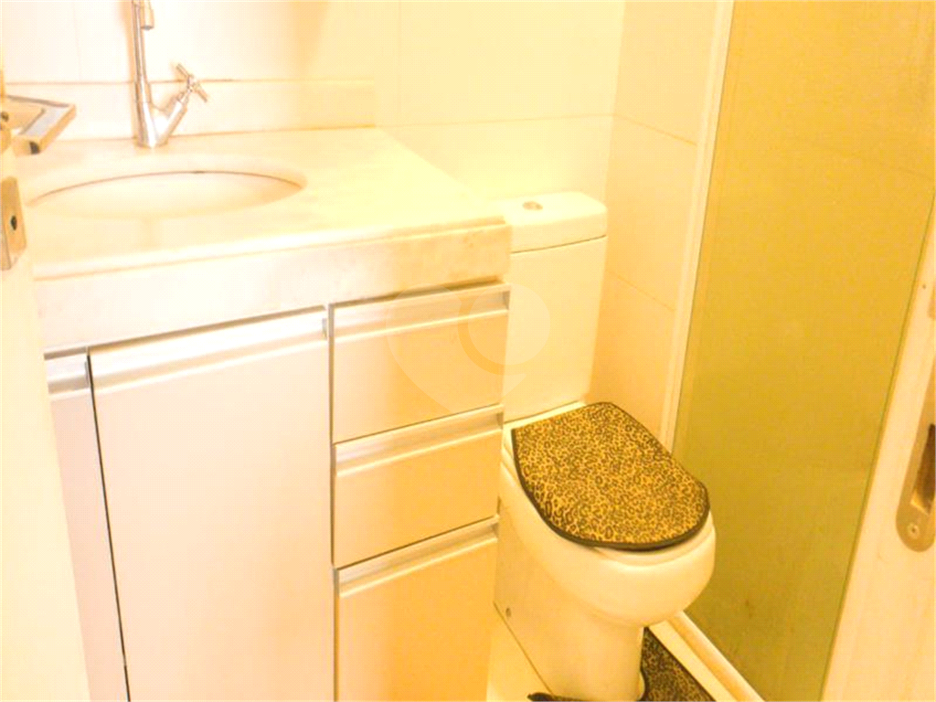 APARTAMENTO em CENTRO