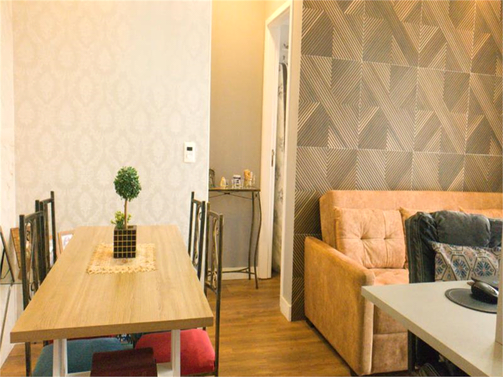 APARTAMENTO em CENTRO