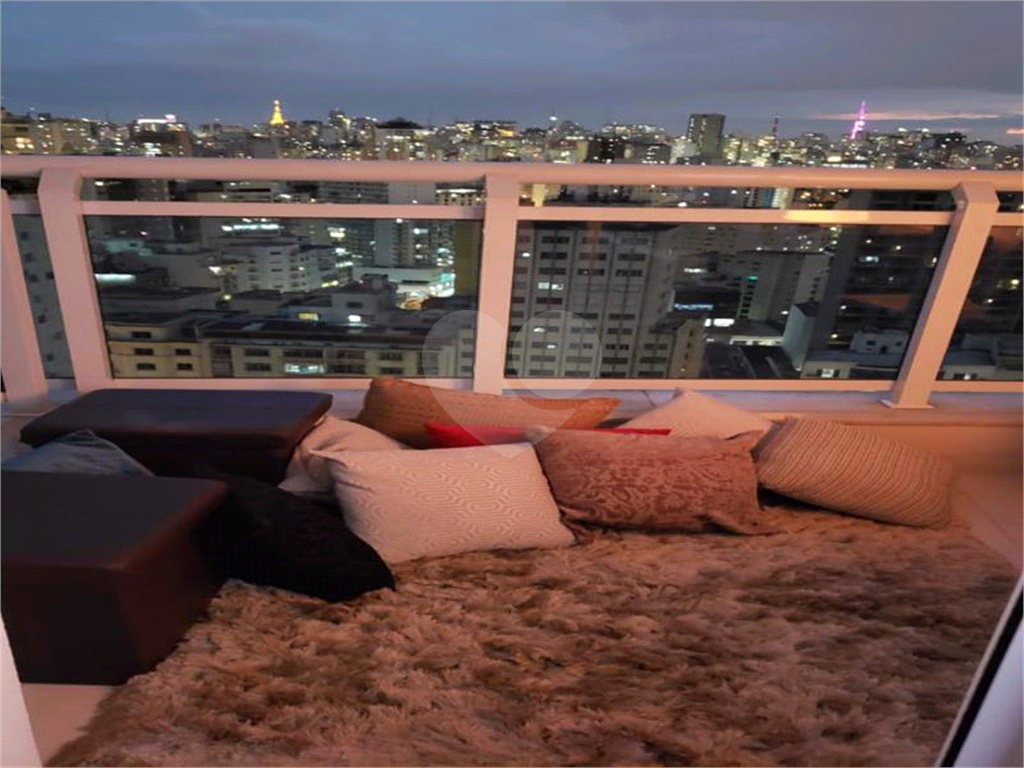 APARTAMENTO em CENTRO