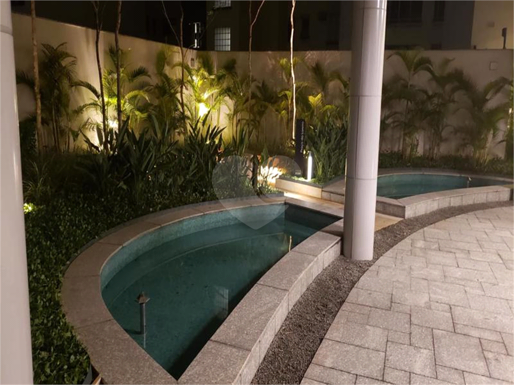 APARTAMENTO em CENTRO