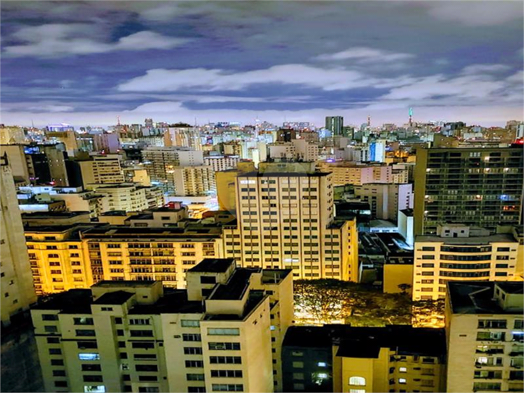 APARTAMENTO em CENTRO