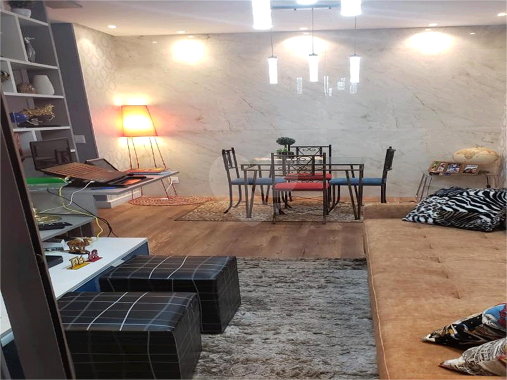 APARTAMENTO em CENTRO