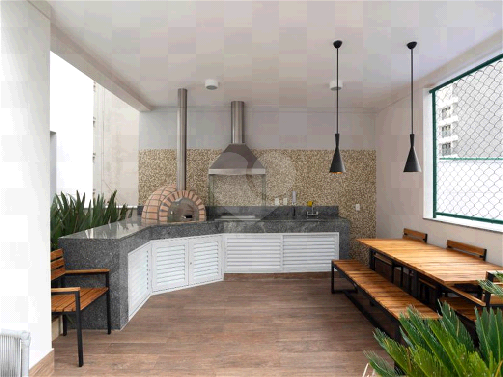 APARTAMENTO em CENTRO