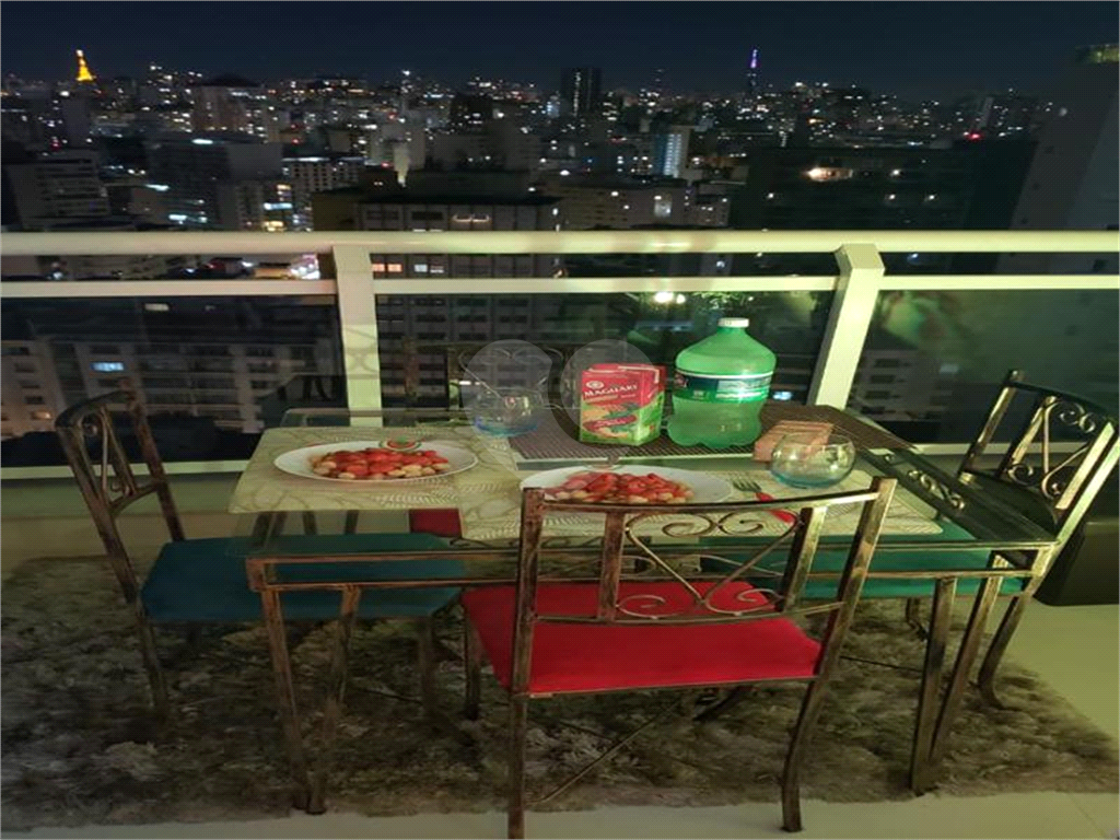 APARTAMENTO em CENTRO