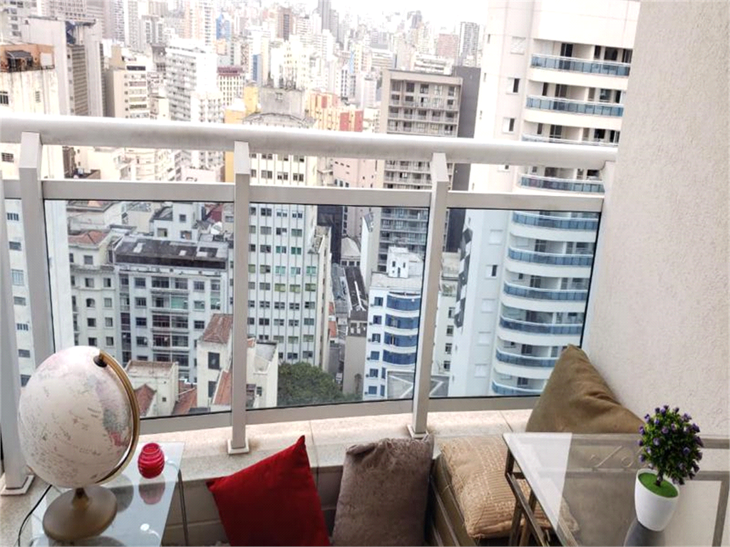 APARTAMENTO em CENTRO