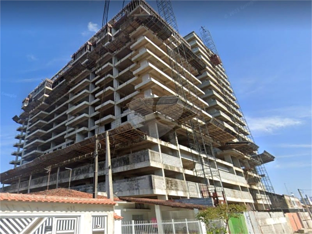 Apto com lazer completo na Praia Grande