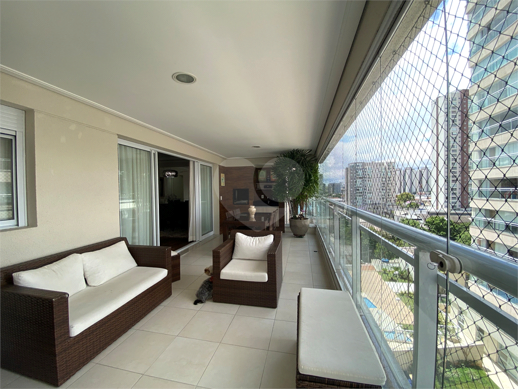 Apartamento de 145 m² na Barra Funda, 3 suítes e 2 vagas