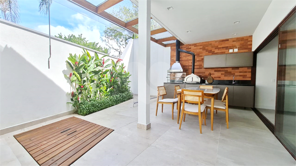 Casa em condomínio na praia de Camburi