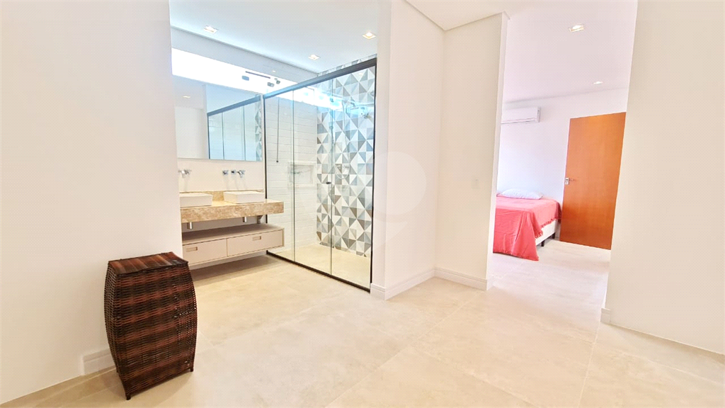 Casa em condomínio na praia de Camburi