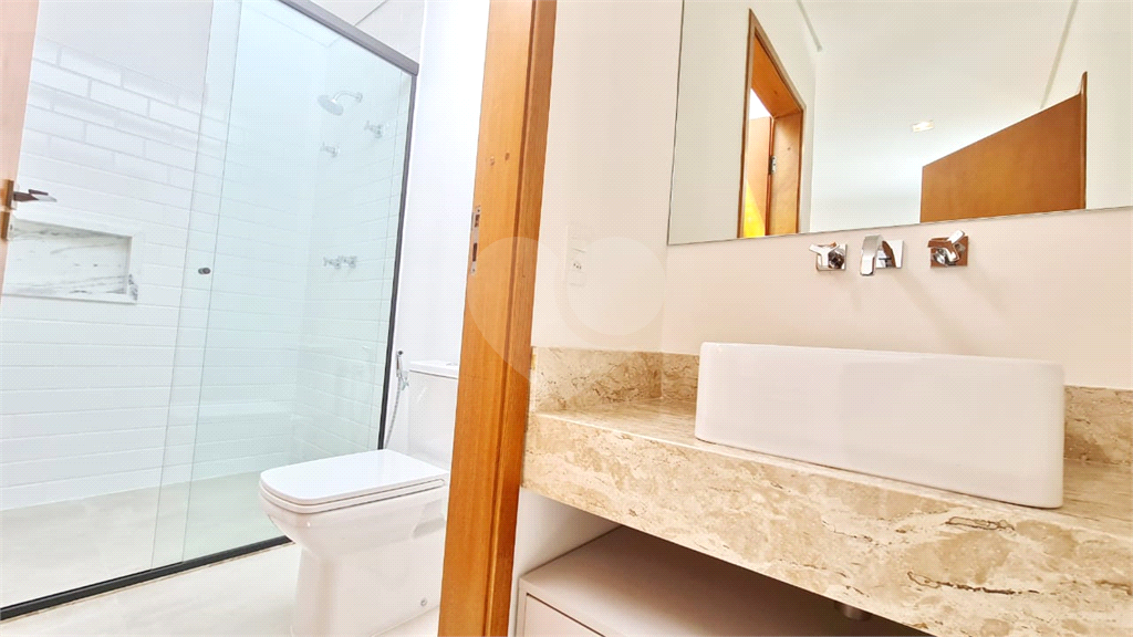 Casa em condomínio na praia de Camburi