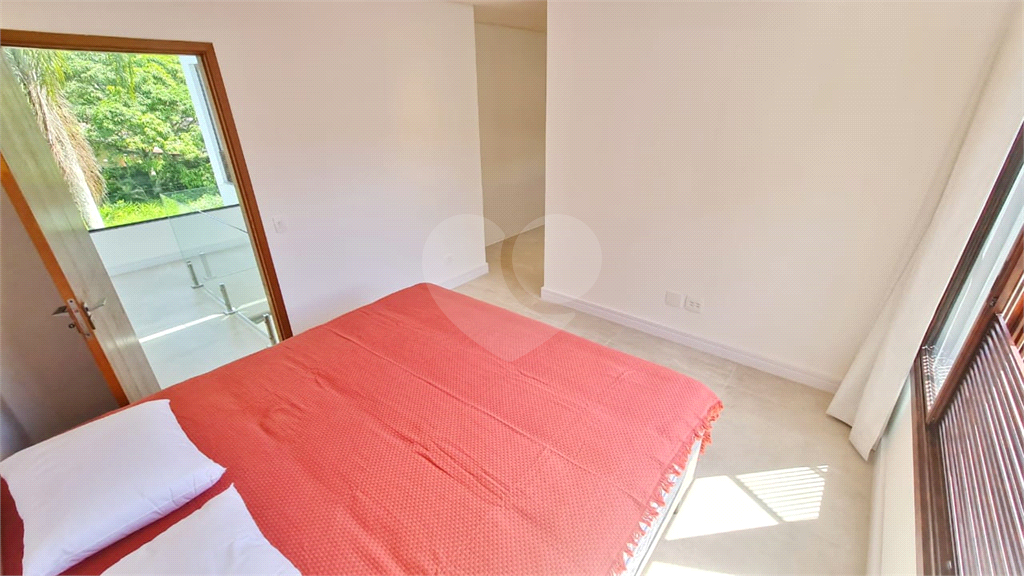 Casa em condomínio na praia de Camburi