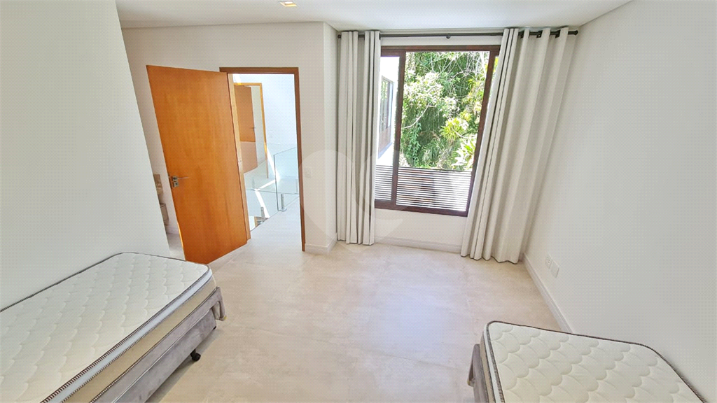 Casa em condomínio na praia de Camburi