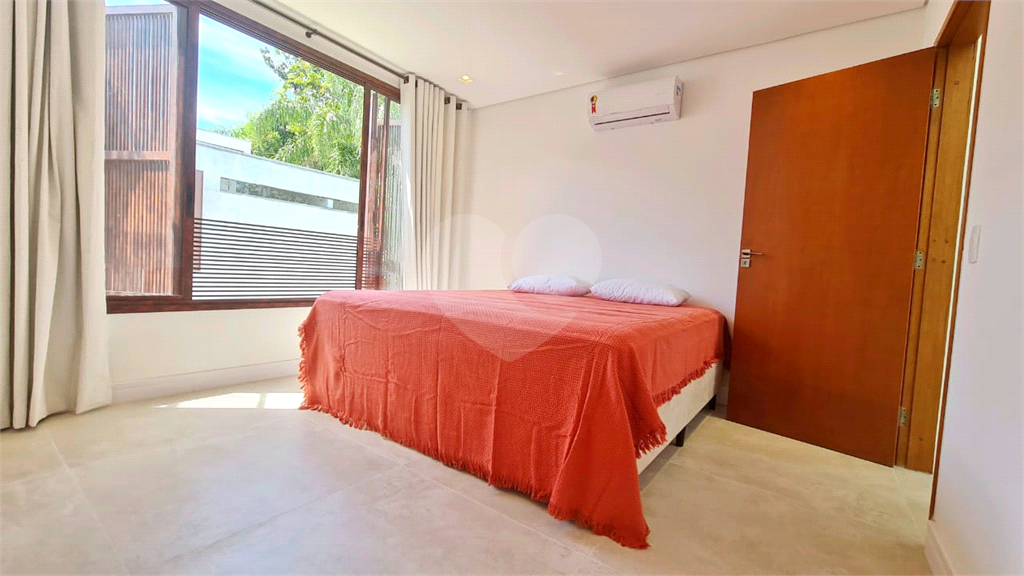 Casa em condomínio na praia de Camburi
