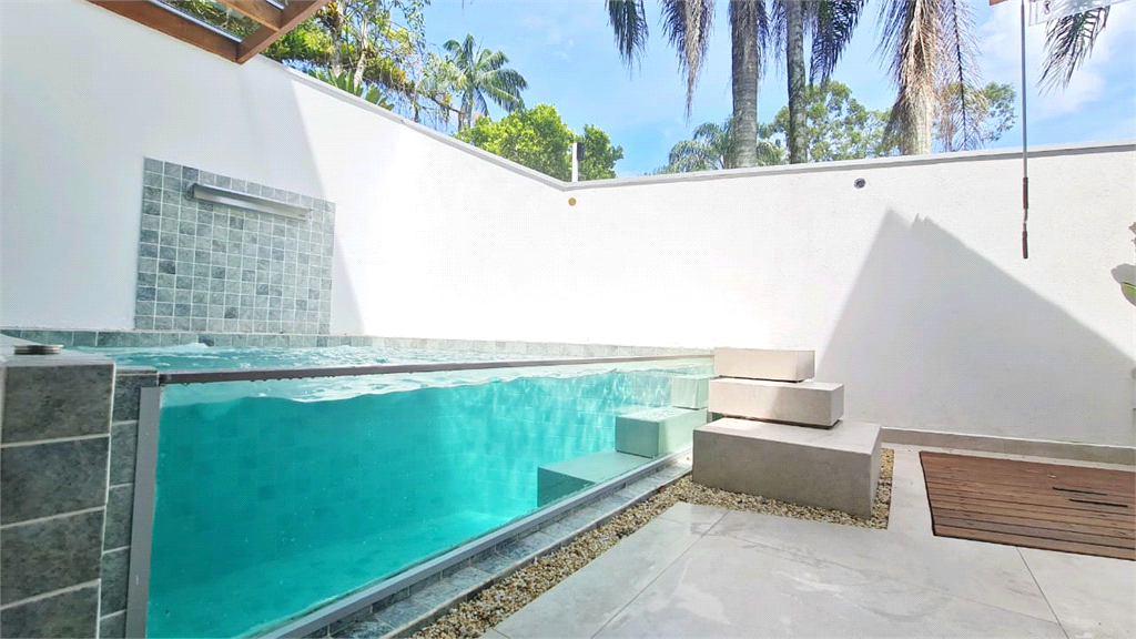 Casa em condomínio na praia de Camburi