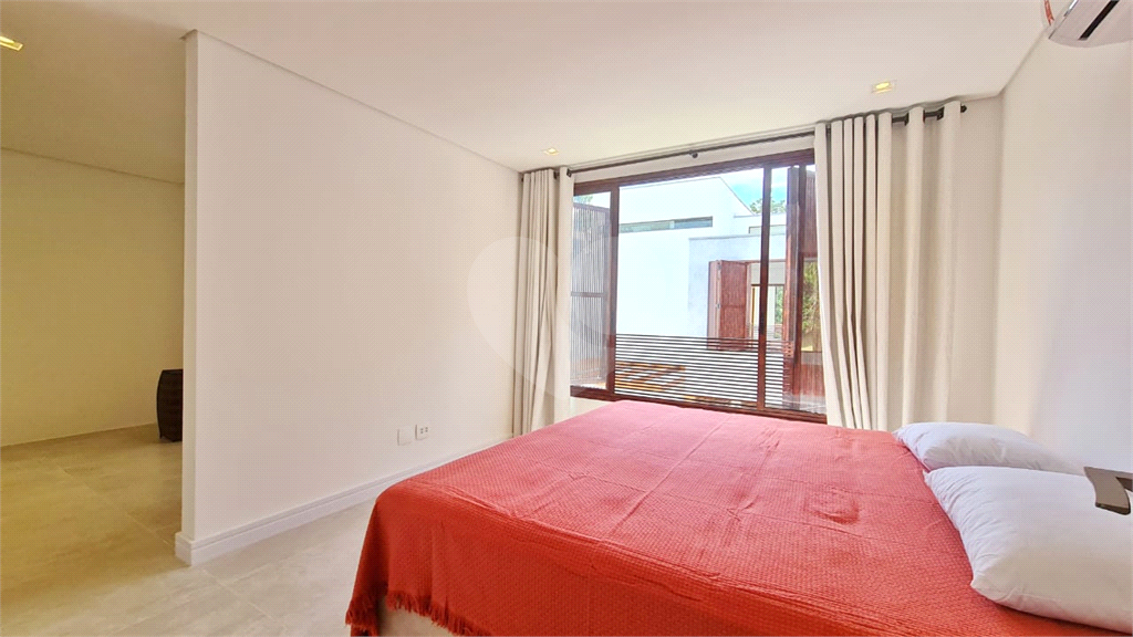 Casa em condomínio na praia de Camburi