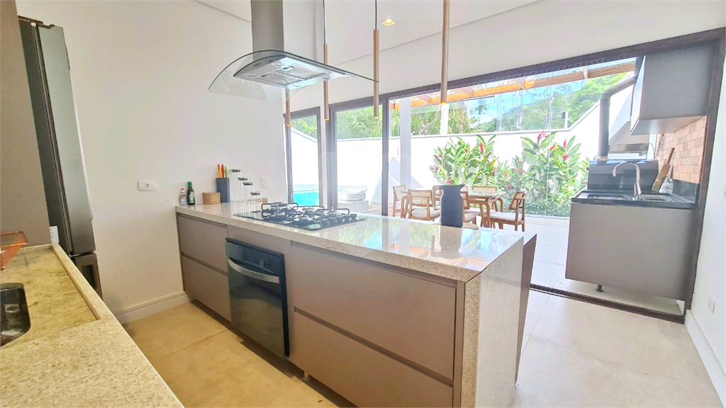 Casa em condomínio na praia de Camburi