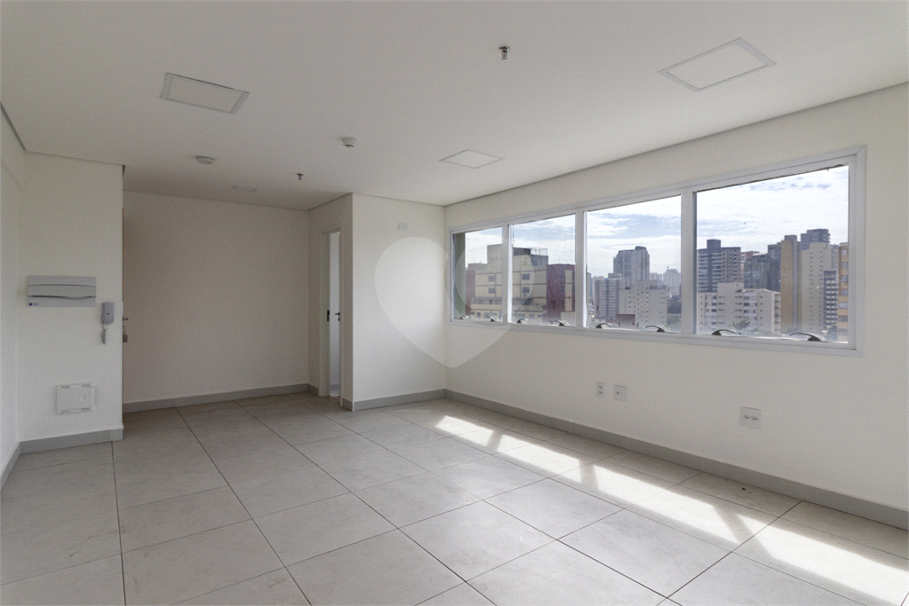 SALA COMERCIAL À VENDA E LOCAÇÃO COM 33M², VAGA DE GARAGEM, PRÓXIMO AO METRÔ HOSPITAL SÃO PAULO
