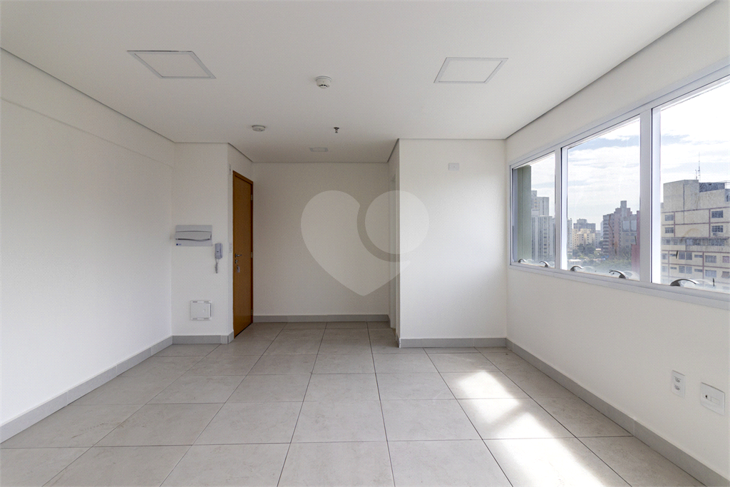 SALA COMERCIAL À VENDA E LOCAÇÃO COM 33M², VAGA DE GARAGEM, PRÓXIMO AO METRÔ HOSPITAL SÃO PAULO