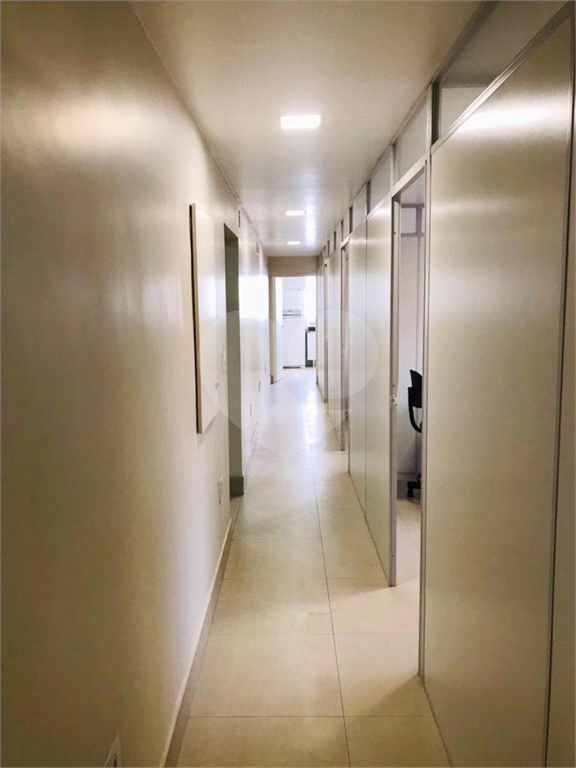 Prédio comercial próximo ao metrô Armênia, 2 pavimentos, totalmente equipado para sua empresa.