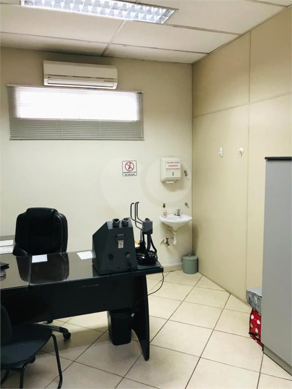 Prédio comercial próximo ao metrô Armênia, 2 pavimentos, totalmente equipado para sua empresa.