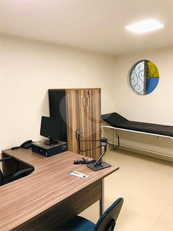 Prédio comercial próximo ao metrô Armênia, 2 pavimentos, totalmente equipado para sua empresa.