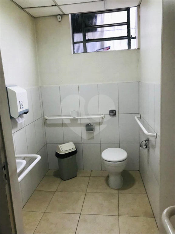 Prédio comercial próximo ao metrô Armênia, 2 pavimentos, totalmente equipado para sua empresa.