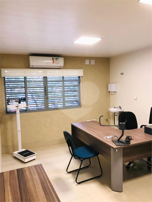 Prédio comercial próximo ao metrô Armênia, 2 pavimentos, totalmente equipado para sua empresa.