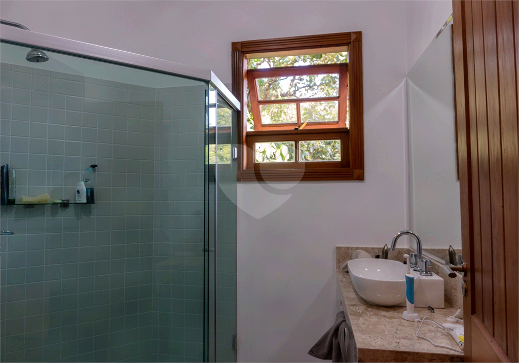 Casa Ampla em Condomínio Fechado