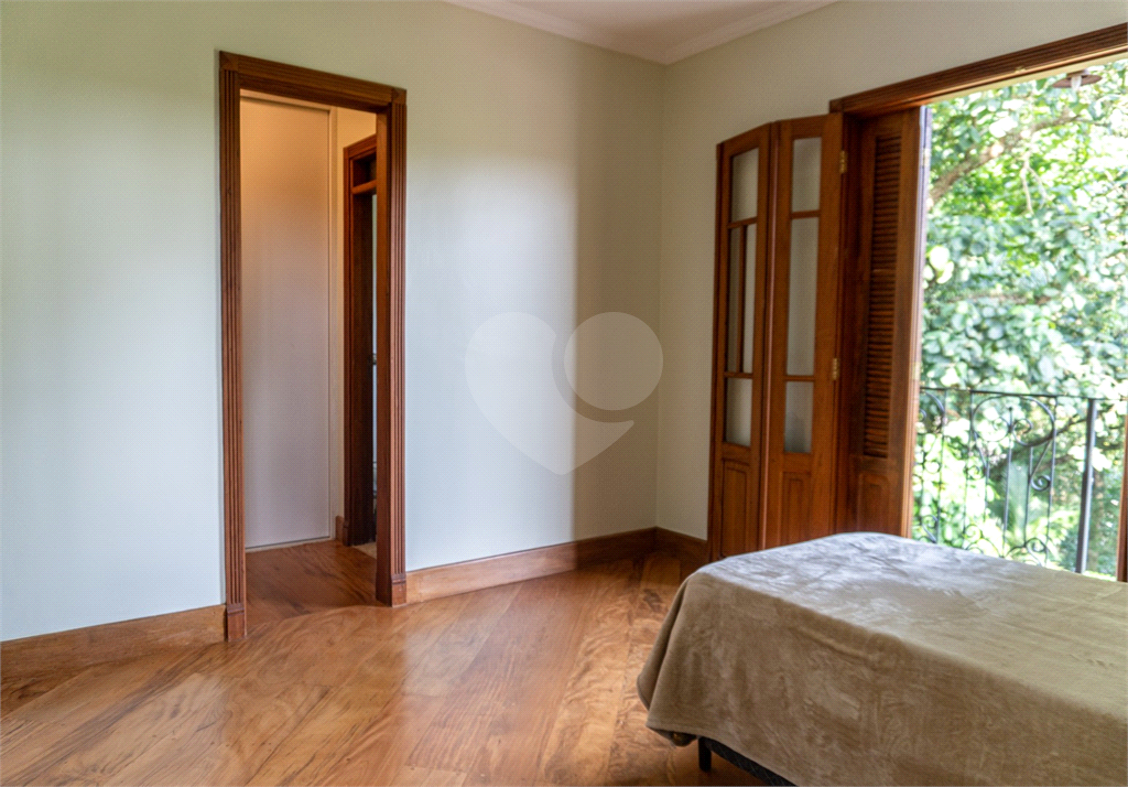 Casa Ampla em Condomínio Fechado