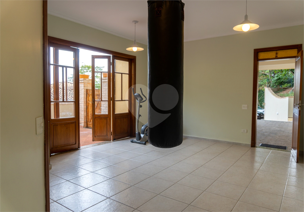 Casa Ampla em Condomínio Fechado