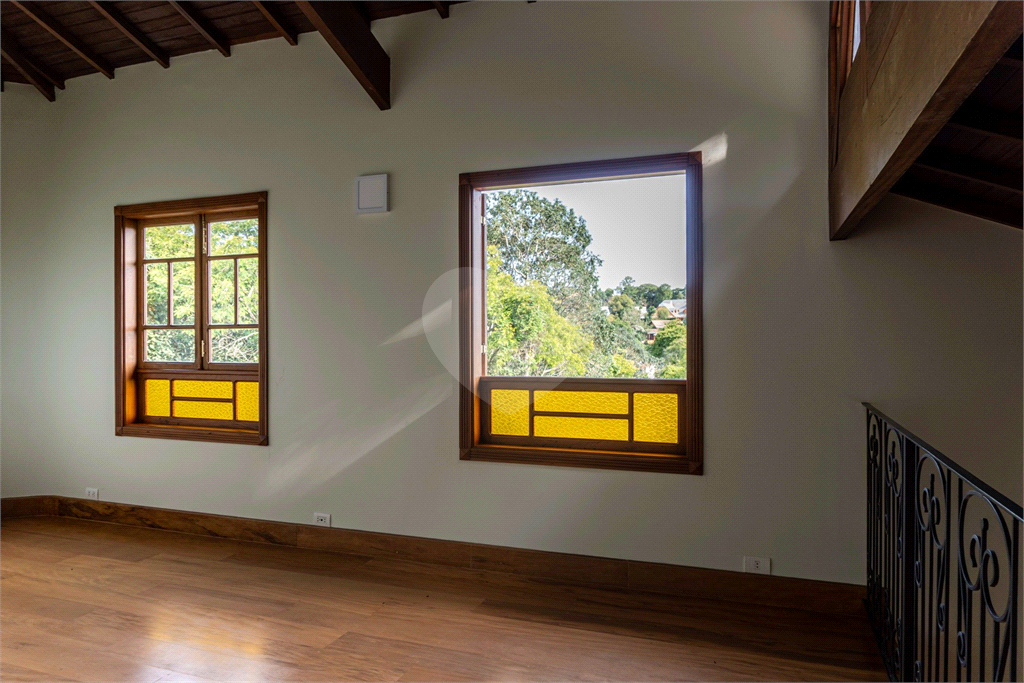 Casa Ampla em Condomínio Fechado