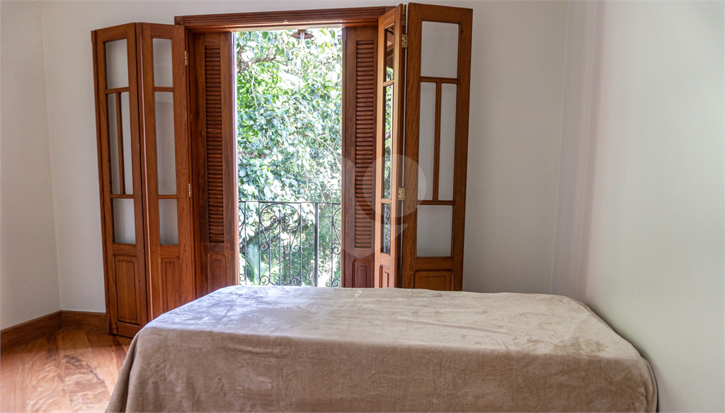 Casa Ampla em Condomínio Fechado