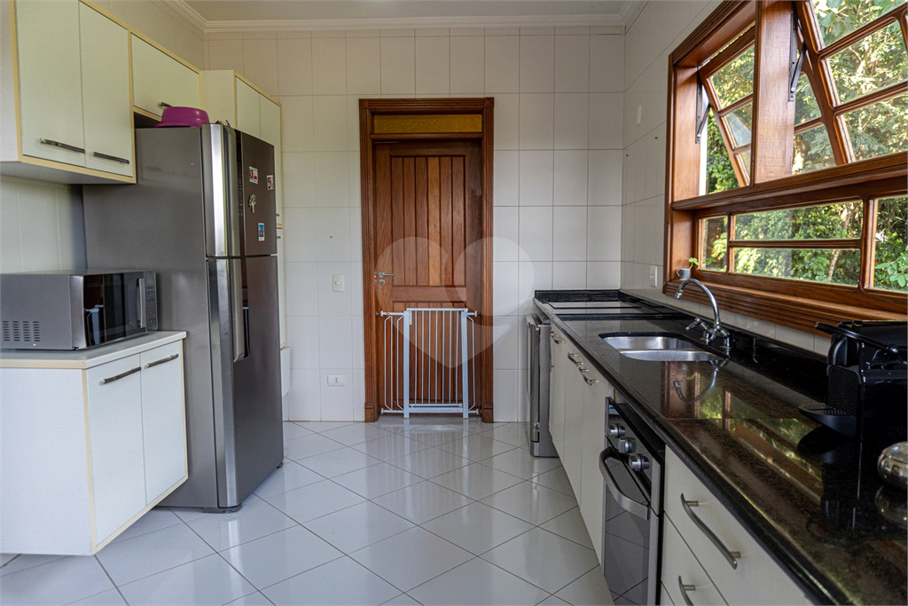 Casa Ampla em Condomínio Fechado