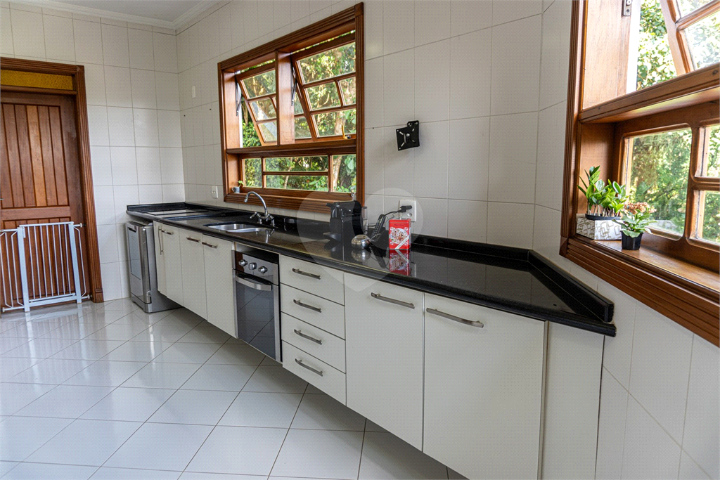 Casa Ampla em Condomínio Fechado