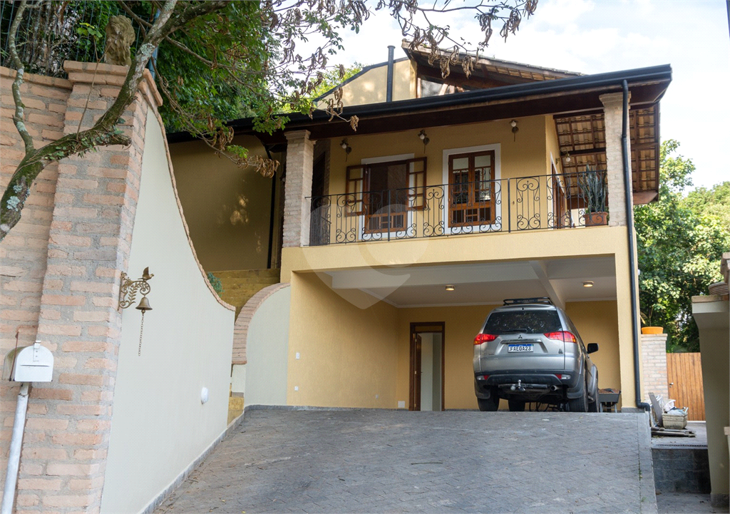 Casa Ampla em Condomínio Fechado