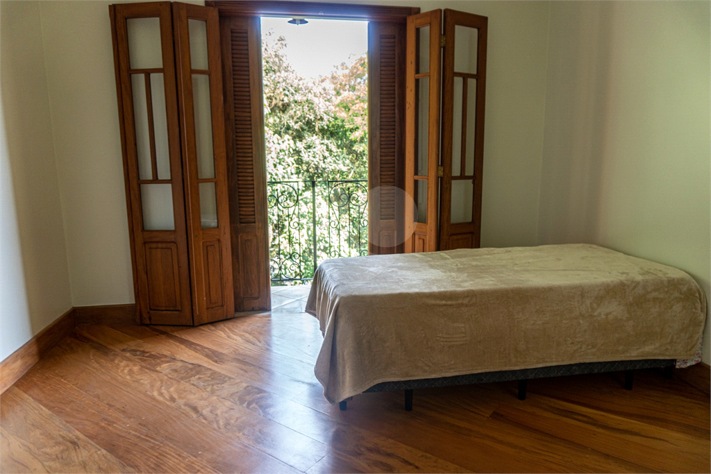 Casa Ampla em Condomínio Fechado